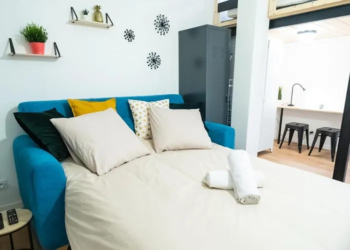 The Tanneurs - Charming 6-Person Apartment - Steps From Valmy Metro